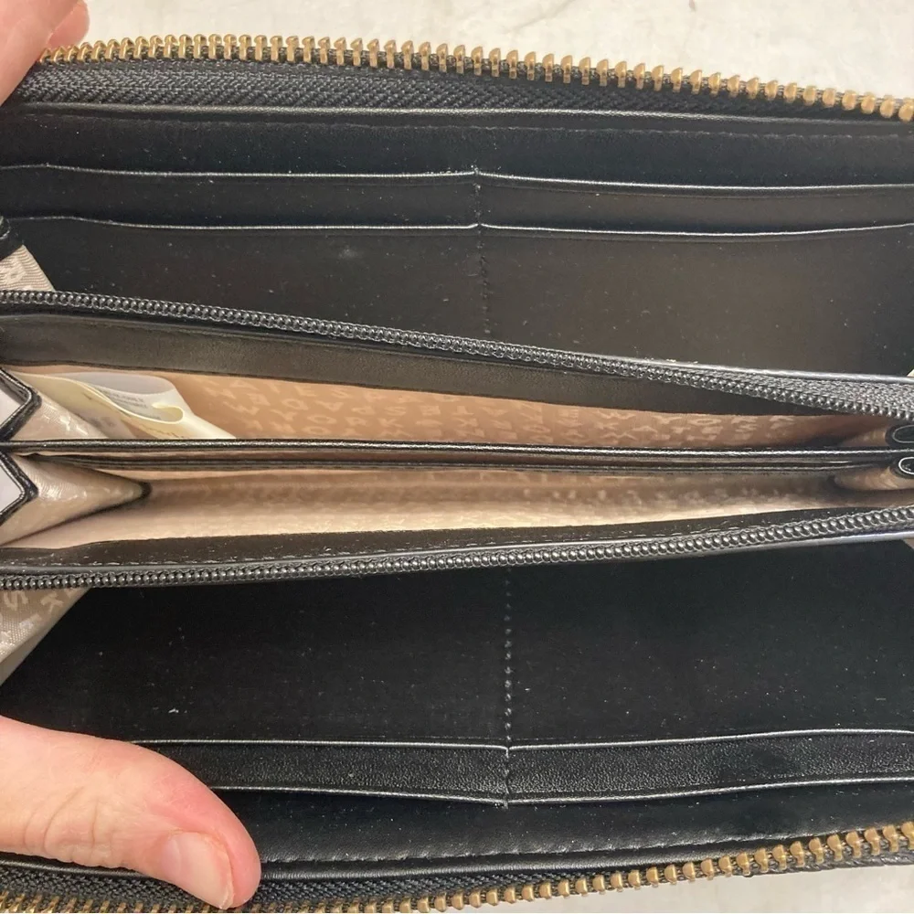 Kate spade quilted black leather Accordion zipper wallet